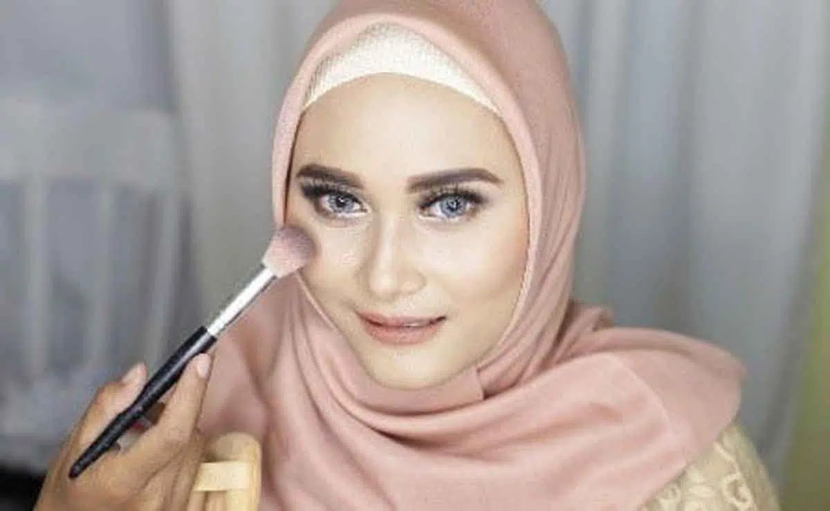 4 Cara Pakai Blush-On Sesuai Bentuk Wajah Agar Terlihat Segar Di Hari Raya