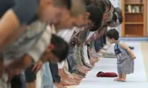 Cukup Dengan 5 Cara Ajarkan Anak Senang Salat Tarawih