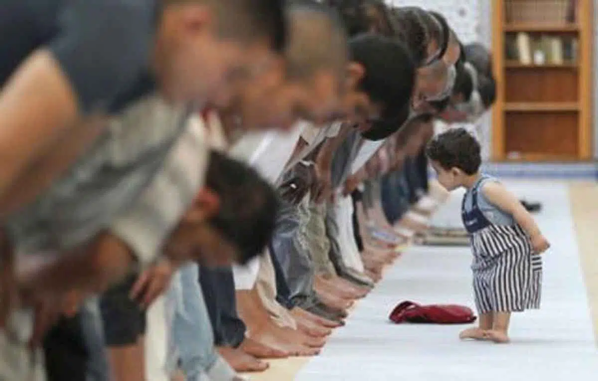 Cukup Dengan 5 Cara Ajarkan Anak Senang Salat Tarawih