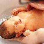 Awas! Ini 5 Kesalahan saat Mama Memandikan Bayi