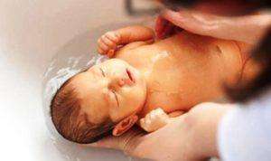 Awas! Ini 5 Kesalahan saat Mama Memandikan Bayi