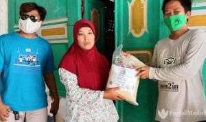 Hari Buruh di Tengah Badai Covid-19, AJP Bagi-bagi Sembako dan Masker
