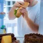 Cegah Makan Secara Berlebihan dengan 4 Cara Ini
