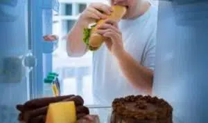 Cegah Makan Secara Berlebihan dengan 4 Cara Ini