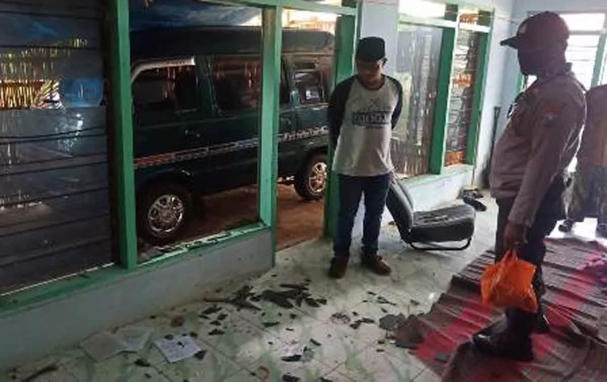 Petasan Meledak, 4 Pemuda Sumenep Terluka, Keramik dan Kaca Rumah Hancur