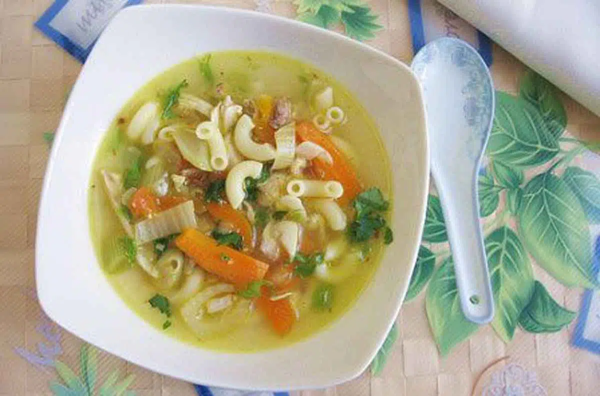 Menu Sahur: Resep Sup Makaroni Kuah Kaldu Ayam yang Gurih