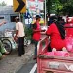 Covid-19, Politisi PDIP Asal Madura Bagi-bagi Sembako