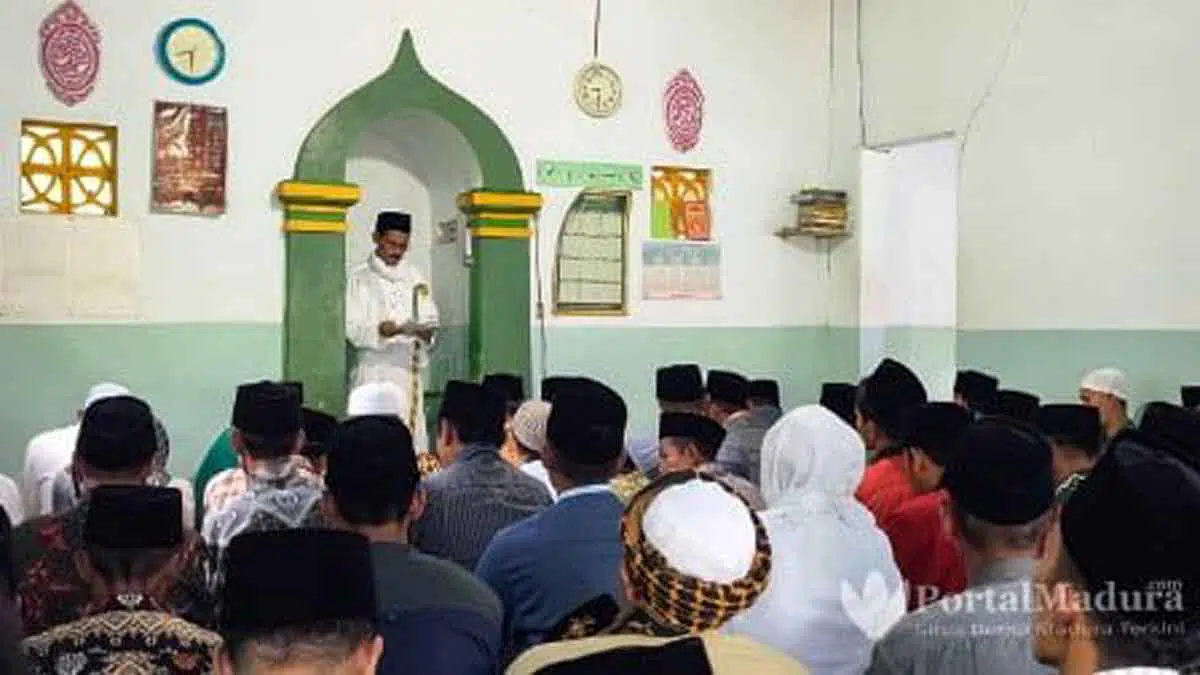 Sebagian Warga Muslim Sumenep Salat Id Lebih Awal