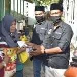 Wartawan Sampang Distribusikan Sembako dan Takjil