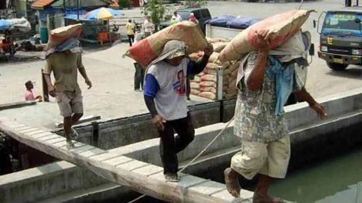 Hukum Puasa Ramadan bagi Pekerja Berat