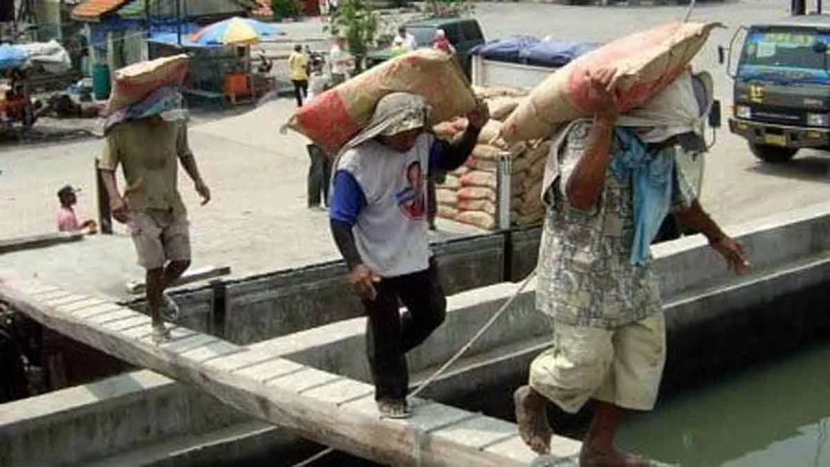 Hukum Puasa Ramadan bagi Pekerja Berat