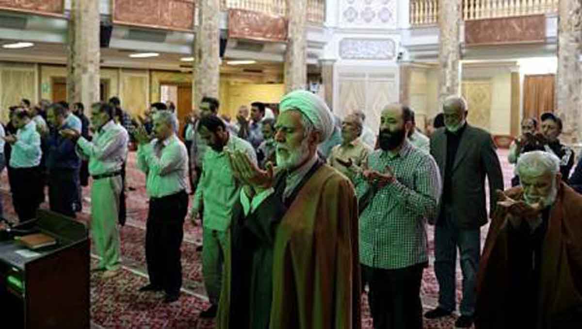 Iran Izinkan Salat Berjemaah, Beri Kesempatan 10 Hari Terakhir Ramadan