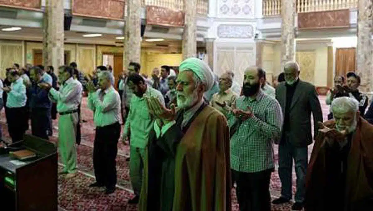 Iran Izinkan Salat Berjemaah, Beri Kesempatan 10 Hari Terakhir Ramadan