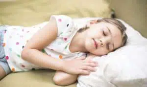 Anak Anda Sering Mengigau saat Malam Hari? Cek Disini
