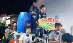 Cara Unik Pemuda Sumenep Membangunkan Sahur
