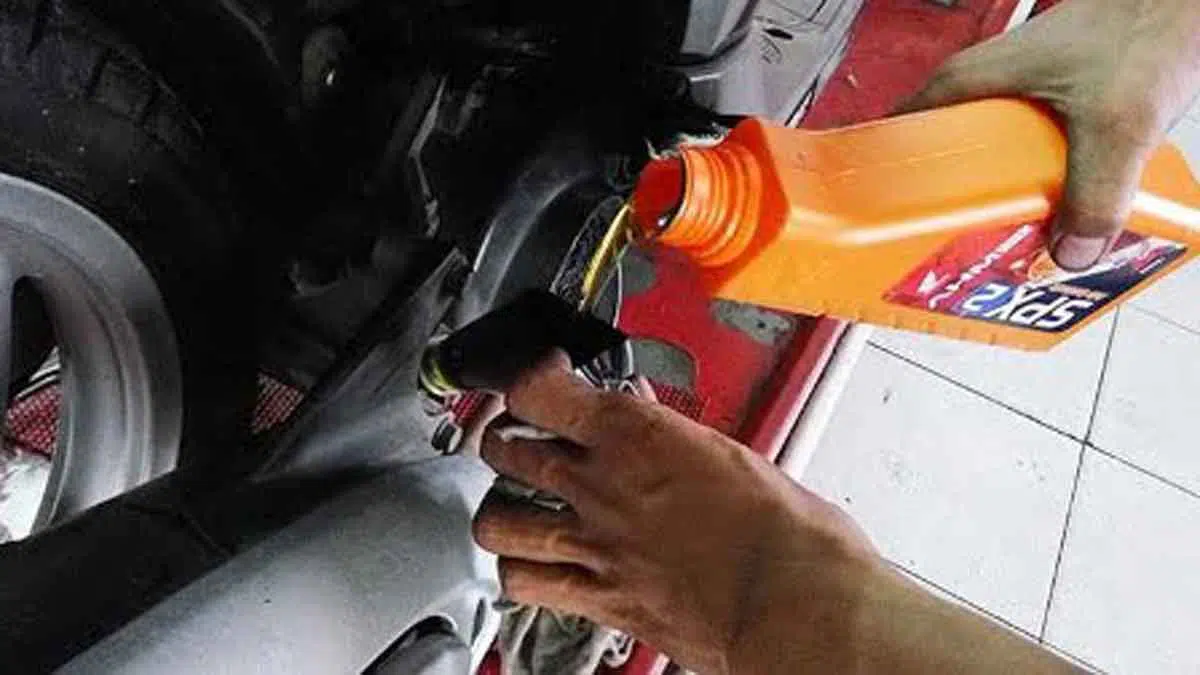 Tanda Sepeda Motor Harus Ganti Oli