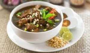 Menu Lebaran Rawon Daging Sapi yang Menggugah Selera