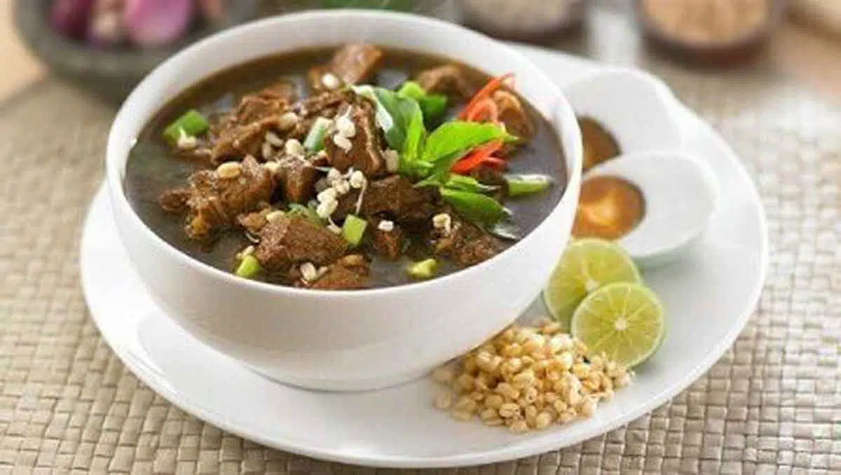 Menu Lebaran Rawon Daging Sapi yang Menggugah Selera