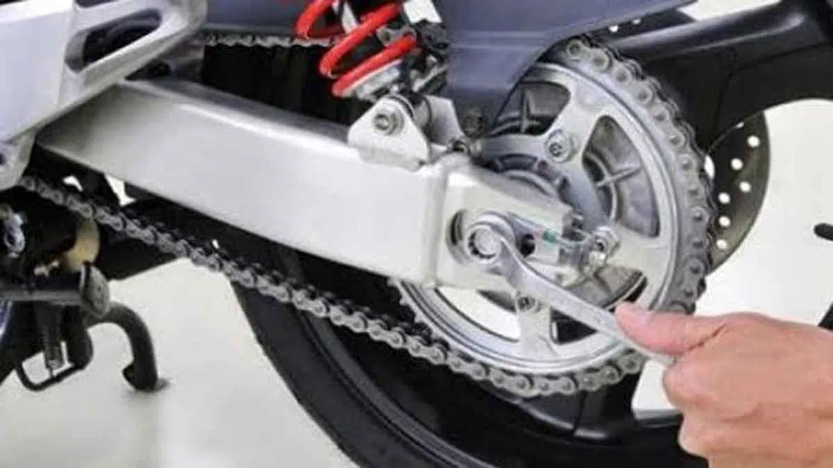 Cara Mudah Kencangkan Rantai Motor Sendiri