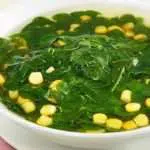 Menu Sahur: Kuah Bening Daun Kelor Enak dan Praktis