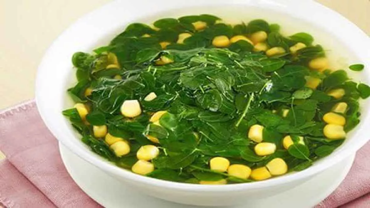 Menu Sahur: Kuah Bening Daun Kelor Enak dan Praktis