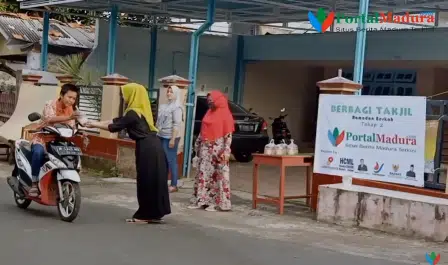 Baznas Sumenep Bagi-bagi Takjil Gratis bersama Portal Madura