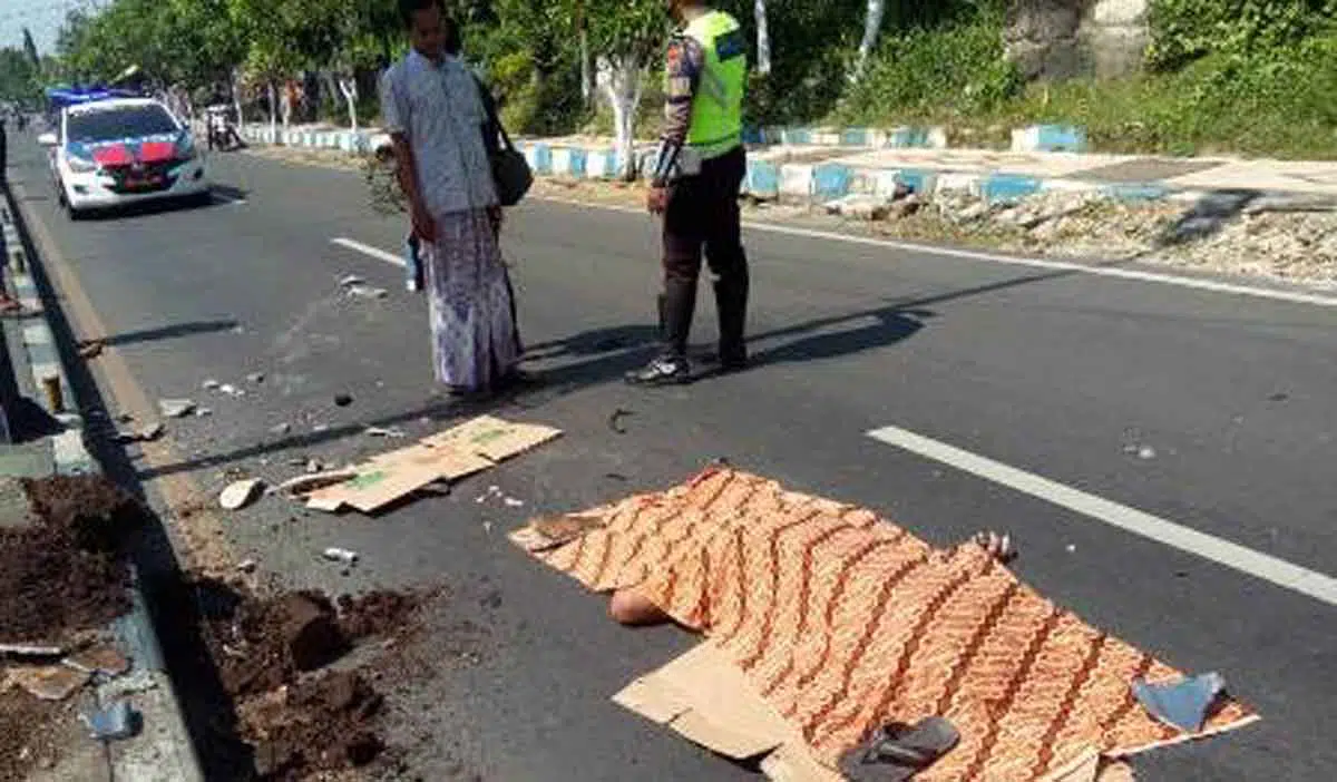 Tabrak Pot Bunga, Pelajar di Madura Tewas Dilindas Truk