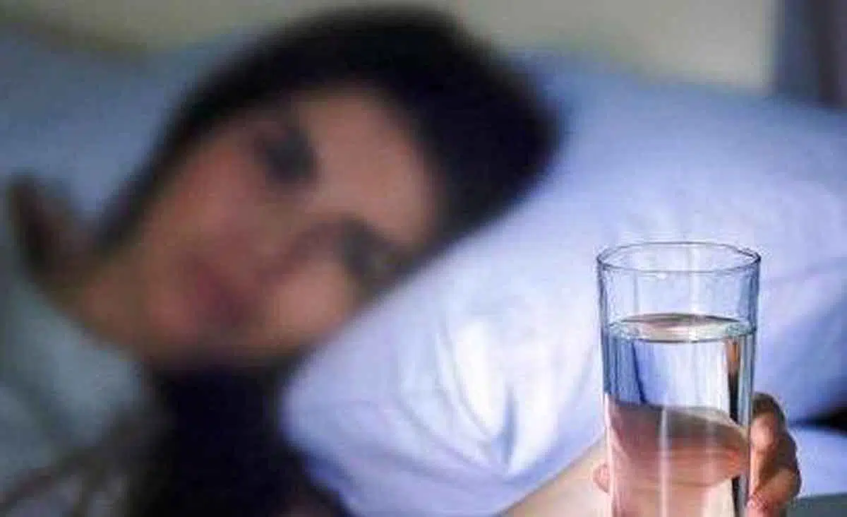 2 Dampak Minum Air Putih sebelum Tidur pada Malam Hari