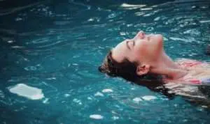 8 Manfaat Berenang untuk Tubuh Sehat dan Bugar