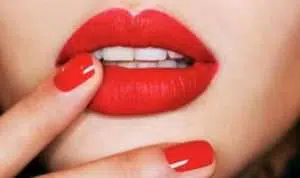 4 Langkah Bersihkan Lipstik Pada Bibir Anda