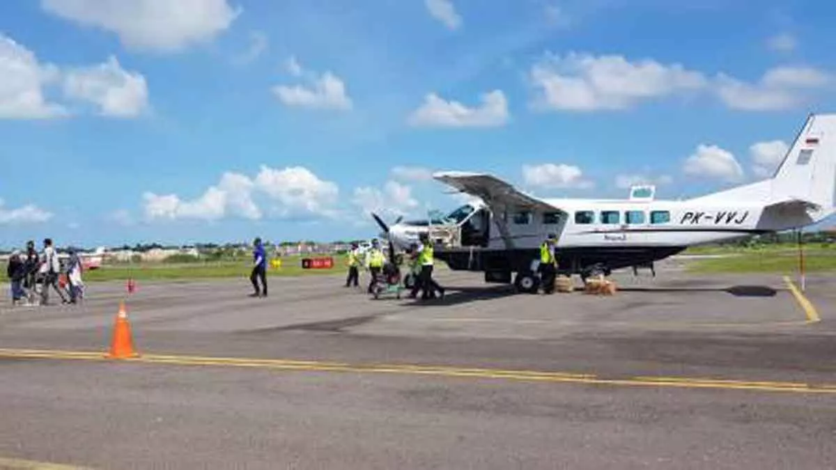 Terapkan Protokol Kesehatan, Bandara Trunojoyo Kembali Layani Penerbangan