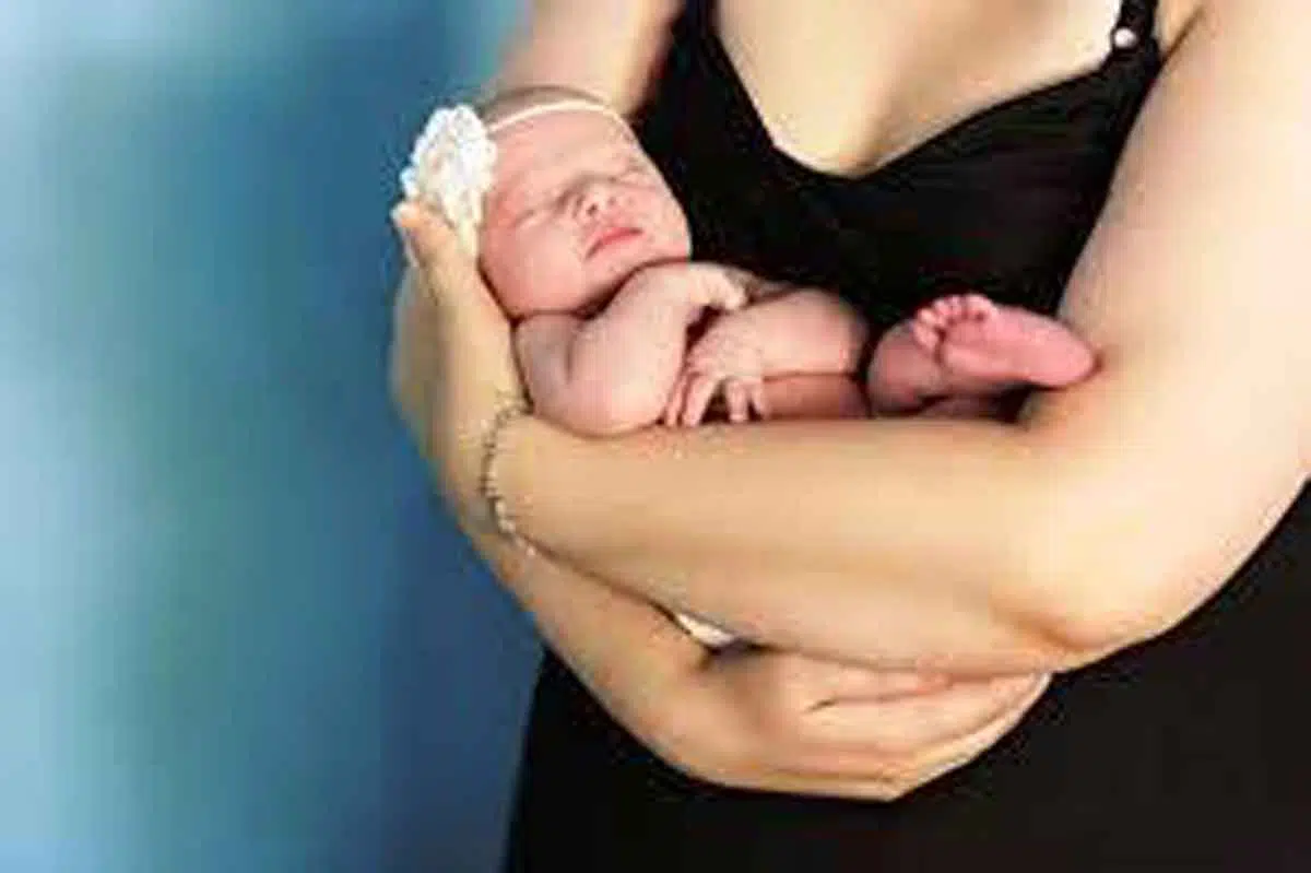 Lakukan 5 Cara Menggendong Bayi dengan Tepat