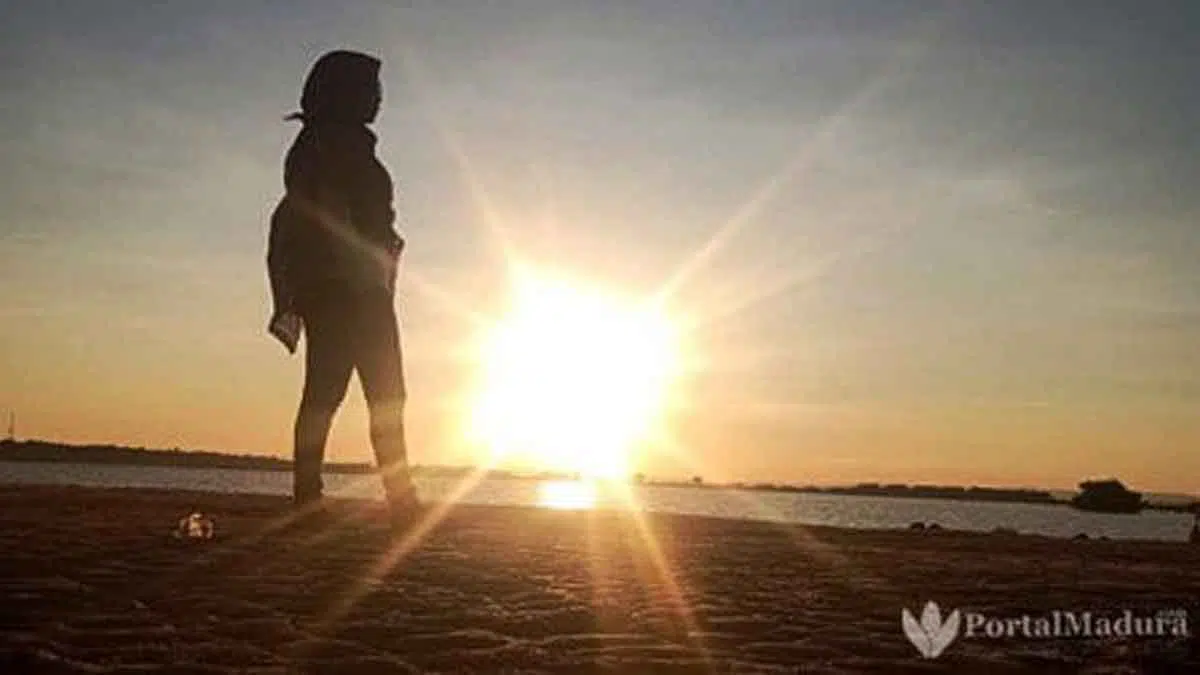Menikmati Keindahan Pantai Keris di Kawasan Gersik Putih, Sumenep