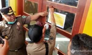 Satpol Pamekasan "Pura-pura" Tutup Tempat Karaoke Wiraraja