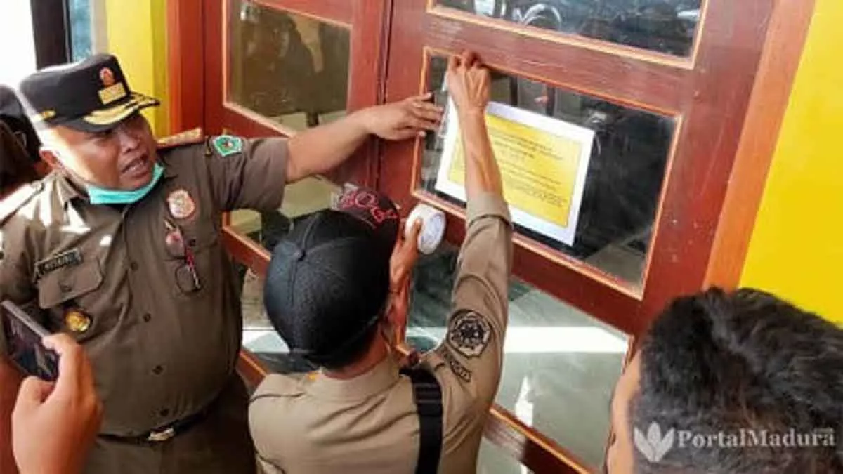 Satpol Pamekasan “Pura-pura” Tutup Tempat Karaoke Wiraraja