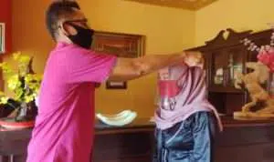 Face Shield & APD Corona Disalurkan, Pelaku Wisata Sumenep Siap Sambut New Normal