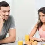 5 Cara agar Terhindar dari Sikap Posesif Pasangan Anda