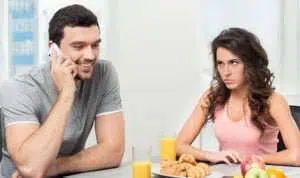 5 Cara agar Terhindar dari Sikap Posesif Pasangan Anda