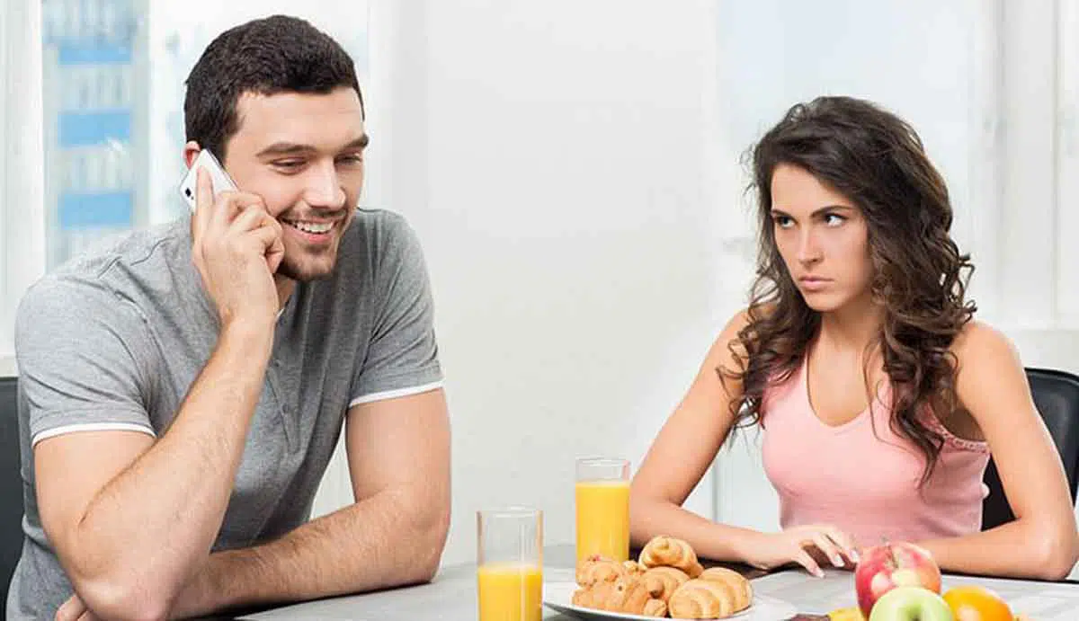 5 Cara agar Terhindar dari Sikap Posesif Pasangan Anda