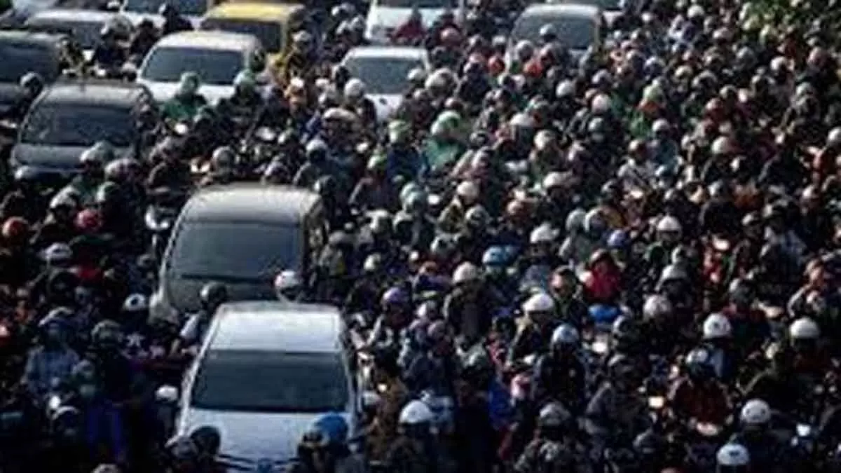 Terbukti 3 Cara Hemat Bahan Bakar Mobil Saat Macet