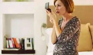 Kandungan Bahan Kosmetik yang Harus Dihindari Ibu Hamil