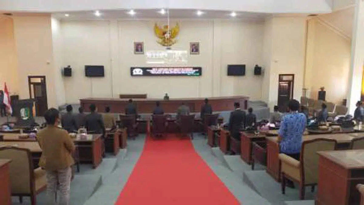 Rapat Paripurna, DPRD Sampang Sampaikan PU Fraksi Terhadap 2 Raperda Usulan