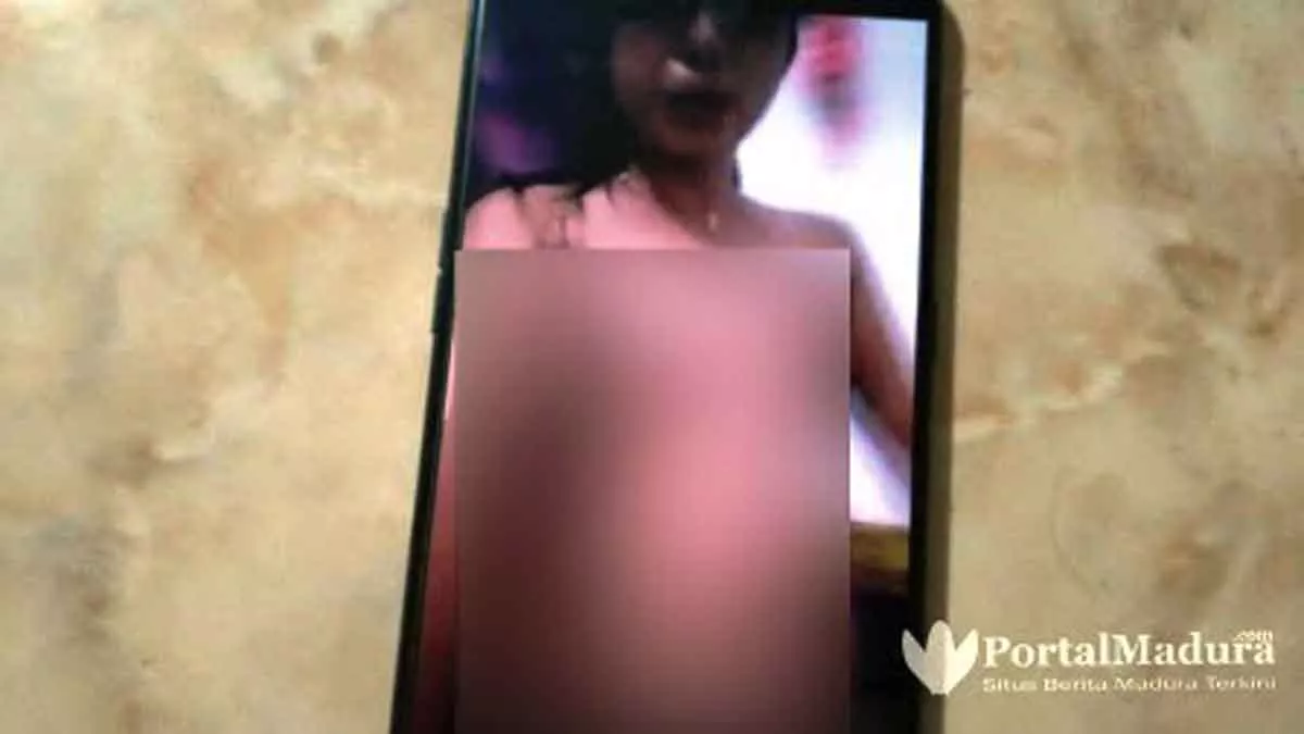 Viral Video Wanita Madura Selfie Bugil, Psikolog: Bentuk Pemuasan Seks - Portalmadura.com Viral Video Wanita Madura Selfie Bugil, Psikolog: Bentuk Pemuasan Seks