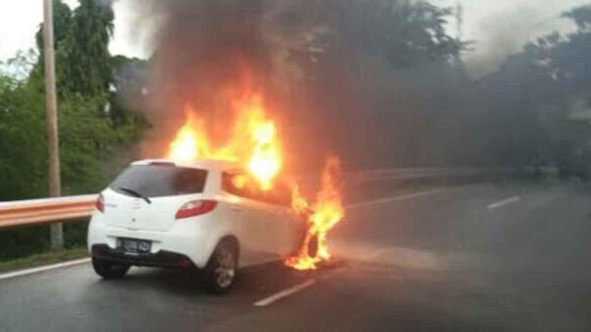 Jangan Panik, Lakukan Ini Jika Mobil Tiba-Tiba Terbakar