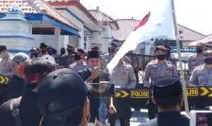 Data BLT DD Dinilai Amburadul, 'Gebuk' Demo DPMD Sampang