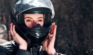 Cegah Helm Rusak dan Bau Dengan 10 Cara ini
