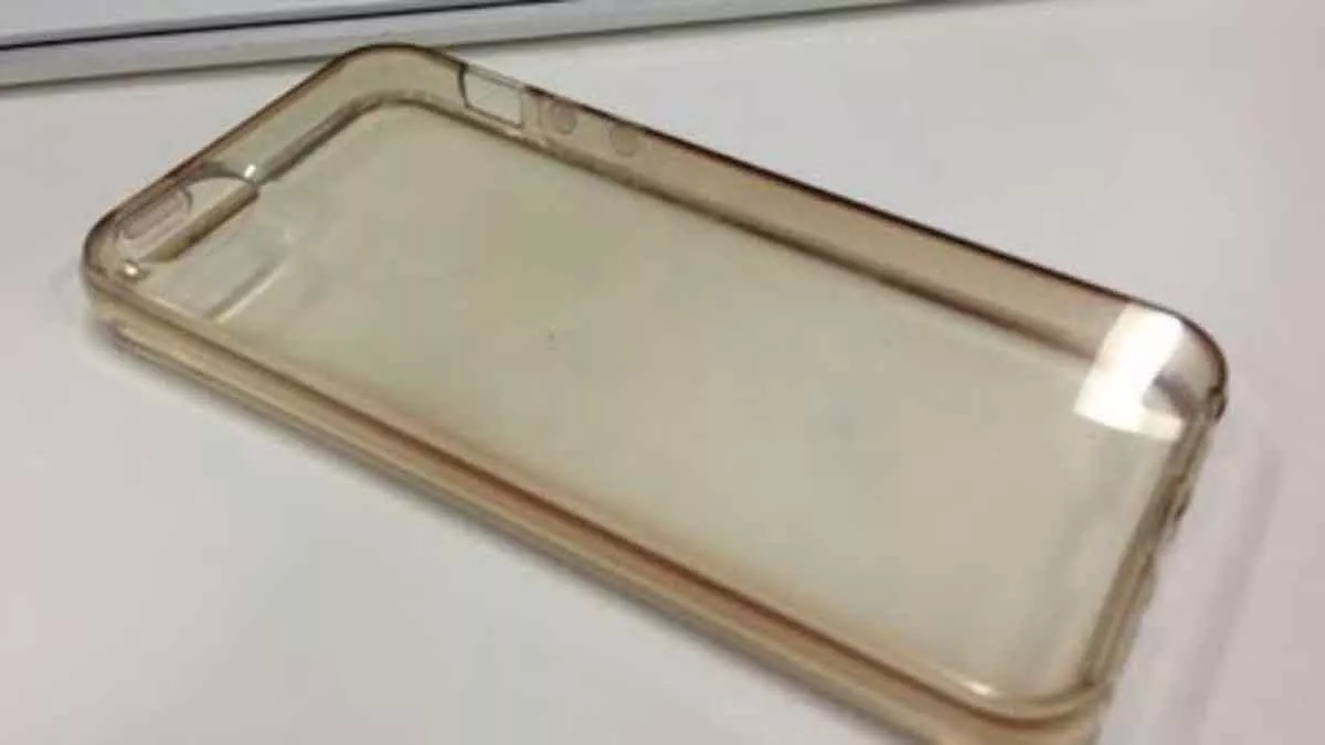 6 Cara Bersihkan Casing Bening Ponsel yang Menguning