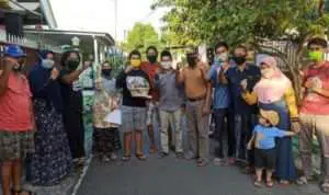 Sembuh dari Corona, Anak dan Ibu Terima Kejutan dari Warga