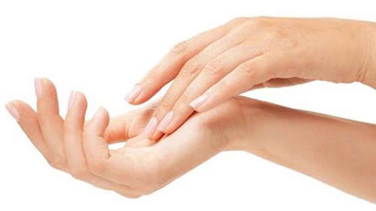 4 Tips Lembapkan Tangan yang Kering