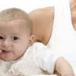 Kenali 7 Hal Aneh yang Sering Dilakukan Bayi